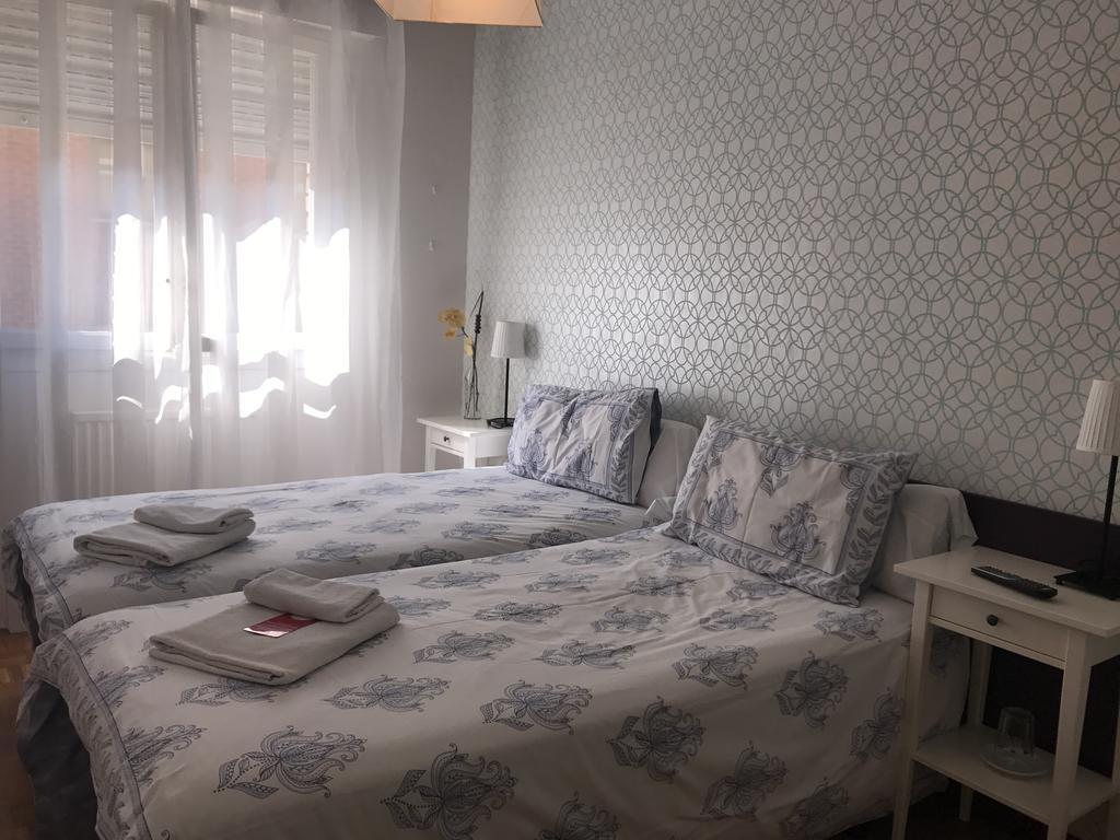 Alojamientos Iruna Pamplona Ngoại thất bức ảnh