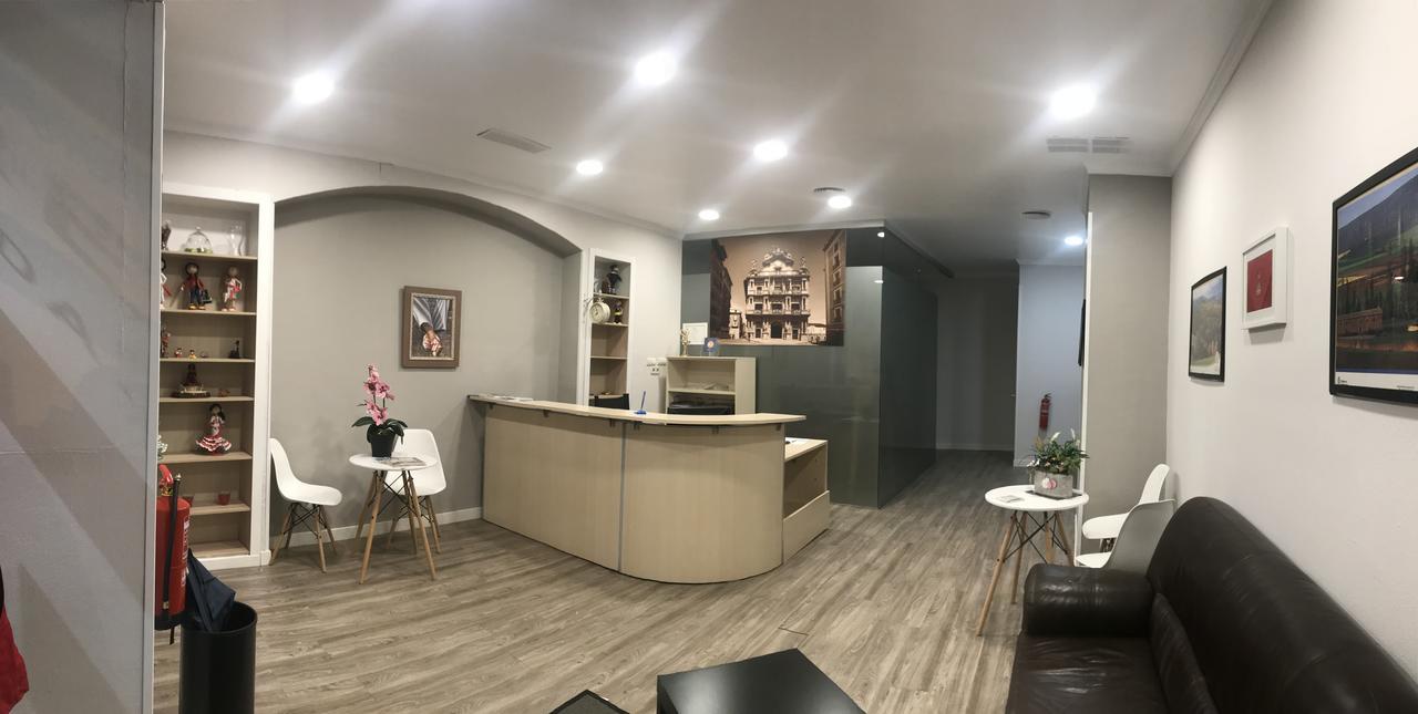 Alojamientos Iruna Pamplona Ngoại thất bức ảnh