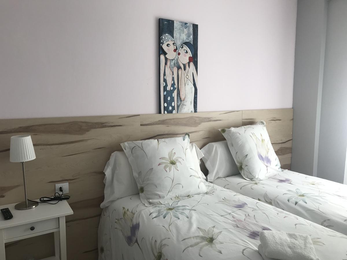 Alojamientos Iruna Pamplona Ngoại thất bức ảnh